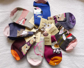 好女春華品牌女襪 精選高品質，舒適與時尚并存